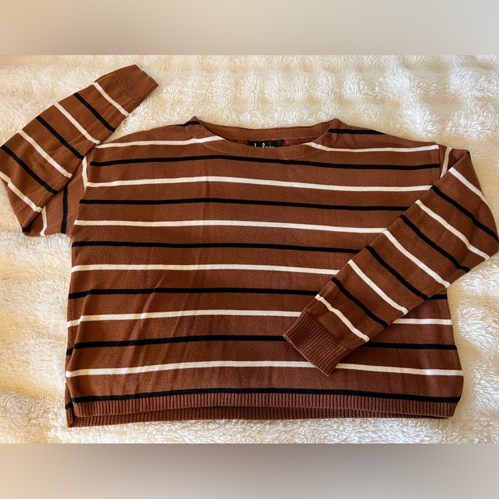 Lulus cropped sweater, almost like new, very gently worn. Cropped size S.